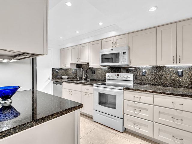 3333 NE 34th Street 319, Fort Lauderdale, FL 33308