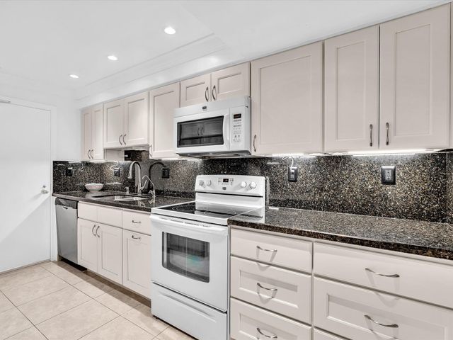 3333 NE 34th Street 319, Fort Lauderdale, FL 33308