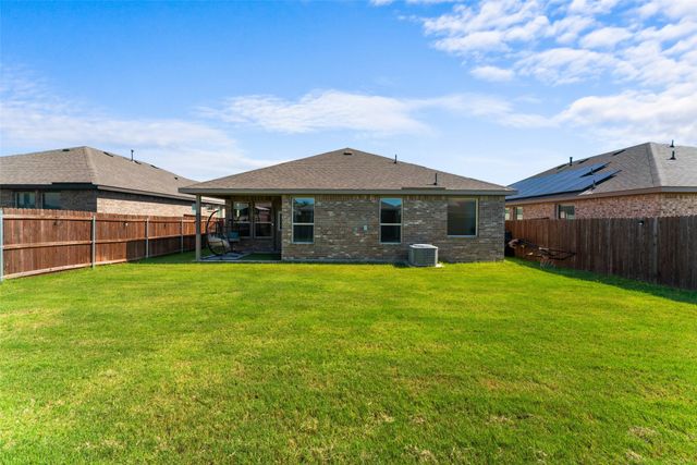 713 Indian Hawthorn Drive, Glenn Heights, TX 75154
