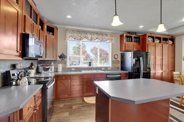 19214 E Buckeye Ave, Greenacres, WA 99027