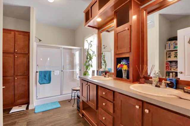 19214 E Buckeye Ave, Greenacres, WA 99027