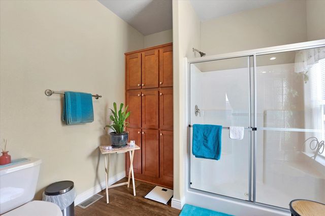 19214 E Buckeye Ave, Greenacres, WA 99027
