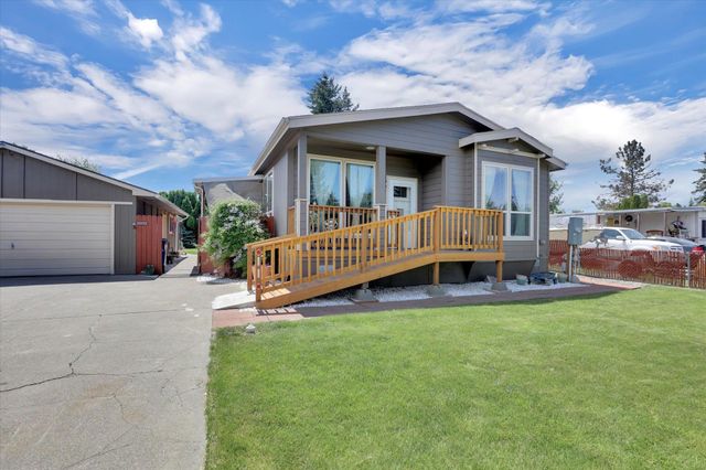 19214 E Buckeye Ave, Greenacres, WA 99027