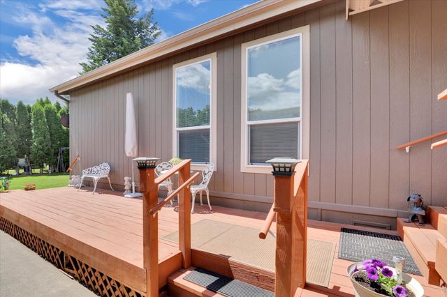 19214 E Buckeye Ave, Greenacres, WA 99027