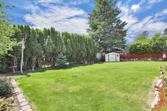 19214 E Buckeye Ave, Greenacres, WA 99027