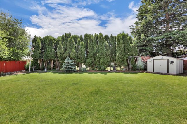 19214 E Buckeye Ave, Greenacres, WA 99027