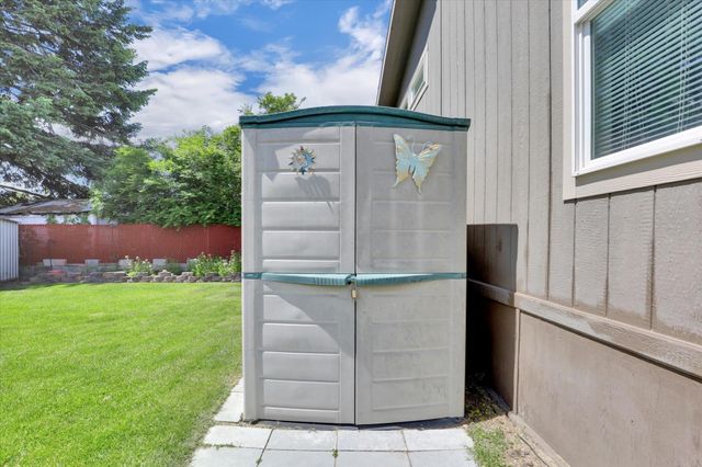 19214 E Buckeye Ave, Greenacres, WA 99027