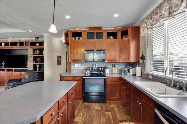 19214 E Buckeye Ave, Greenacres, WA 99027