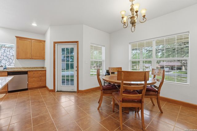 325 Sollock, Devine, TX 78016