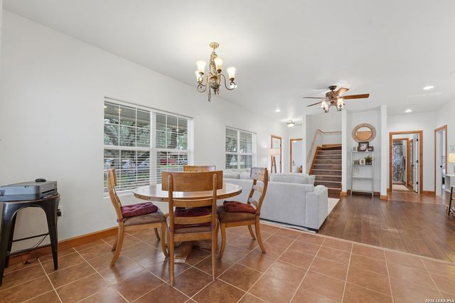 325 Sollock, Devine, TX 78016