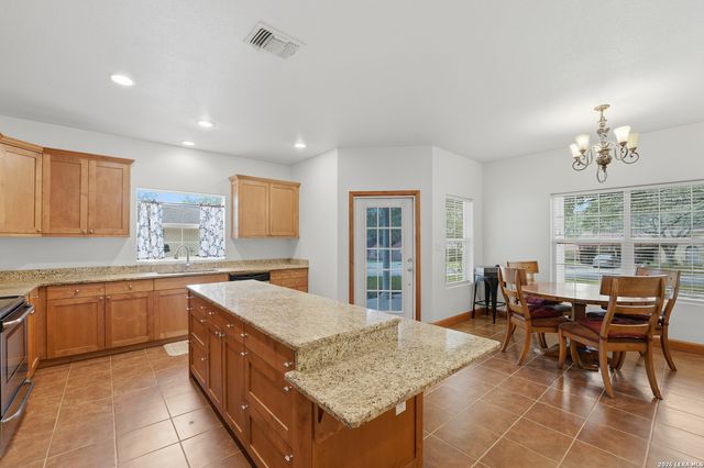 325 Sollock, Devine, TX 78016