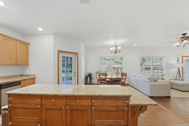 325 Sollock, Devine, TX 78016