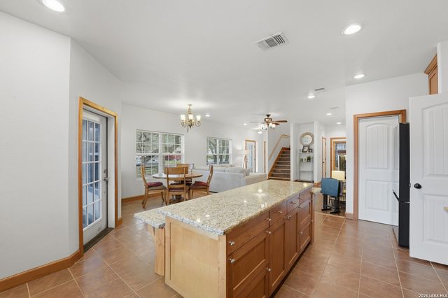 325 Sollock, Devine, TX 78016