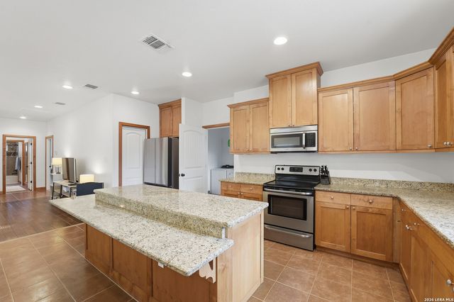 325 Sollock, Devine, TX 78016