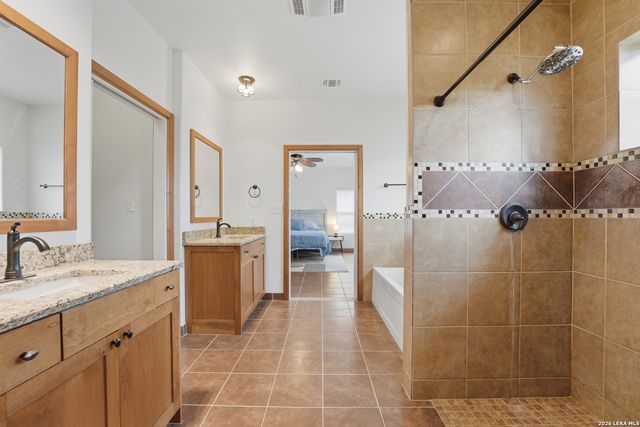 325 Sollock, Devine, TX 78016