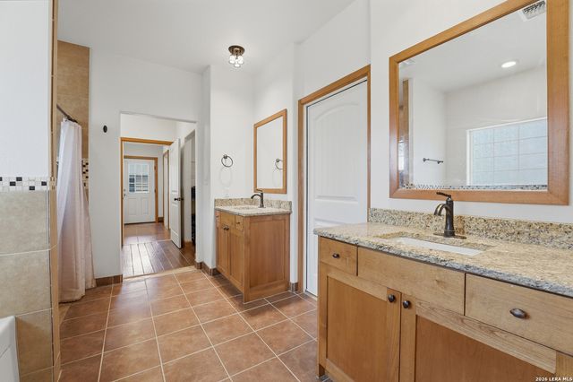 325 Sollock, Devine, TX 78016