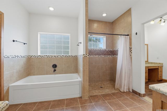 325 Sollock, Devine, TX 78016