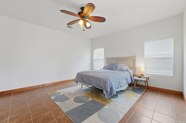 325 Sollock, Devine, TX 78016
