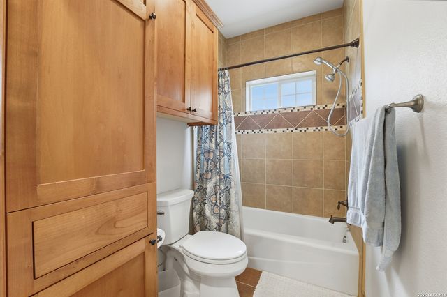 325 Sollock, Devine, TX 78016