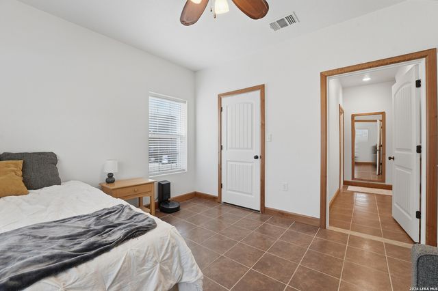 325 Sollock, Devine, TX 78016