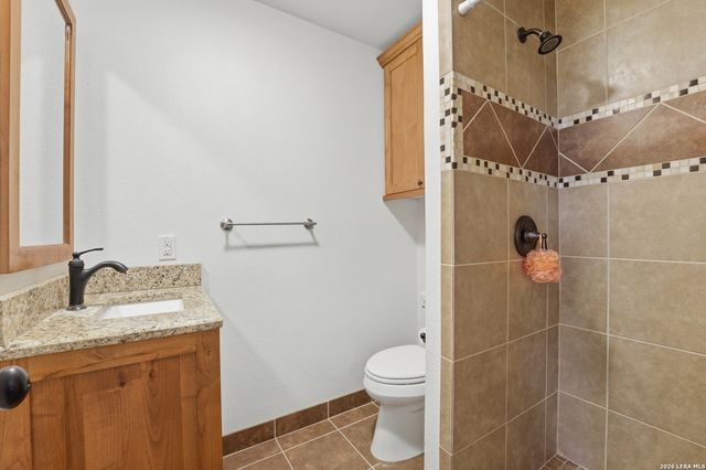 325 Sollock, Devine, TX 78016