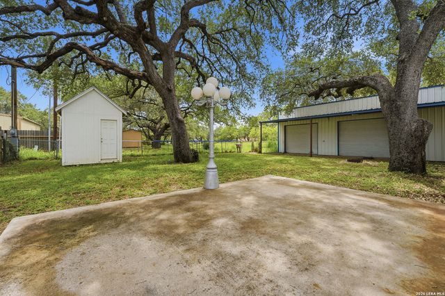 325 Sollock, Devine, TX 78016