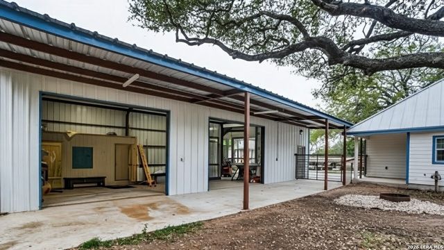 325 Sollock, Devine, TX 78016