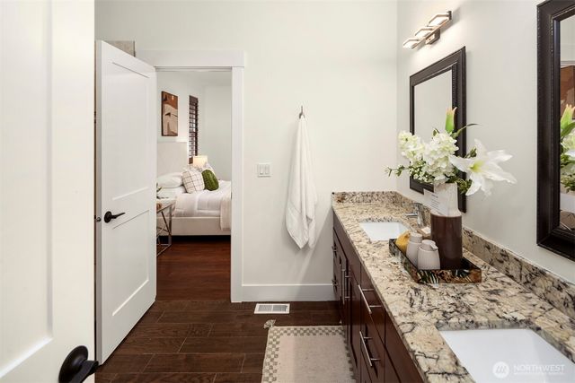 14424 SE 17th St, Bellevue, WA 98007