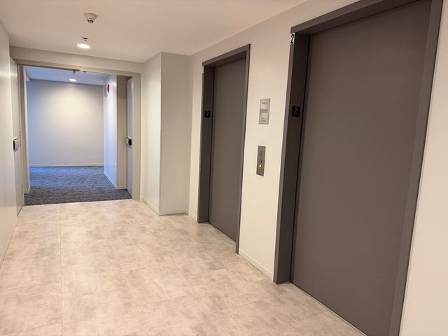 2 Earhart 202, Cambridge, MA 02141