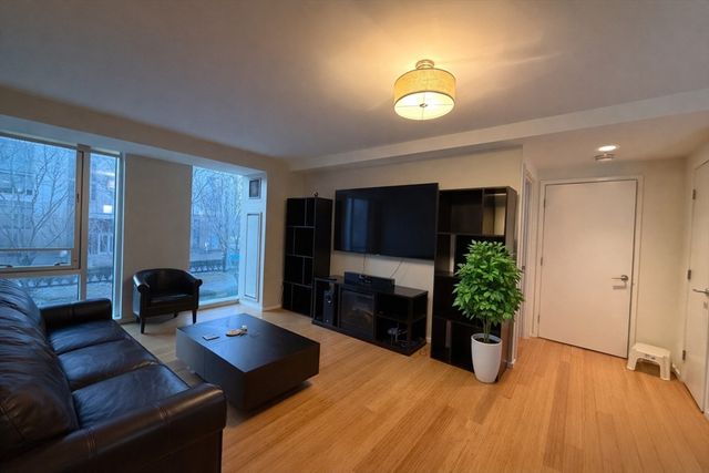 2 Earhart 202, Cambridge, MA 02141