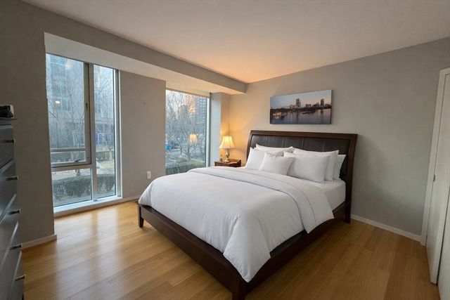 2 Earhart 202, Cambridge, MA 02141