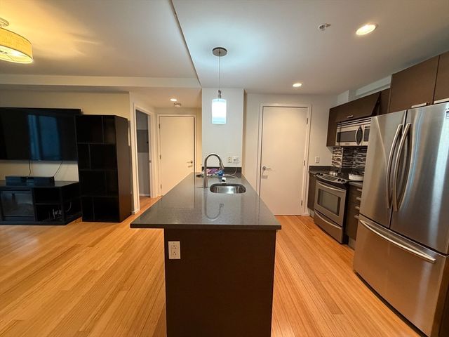 2 Earhart 202, Cambridge, MA 02141