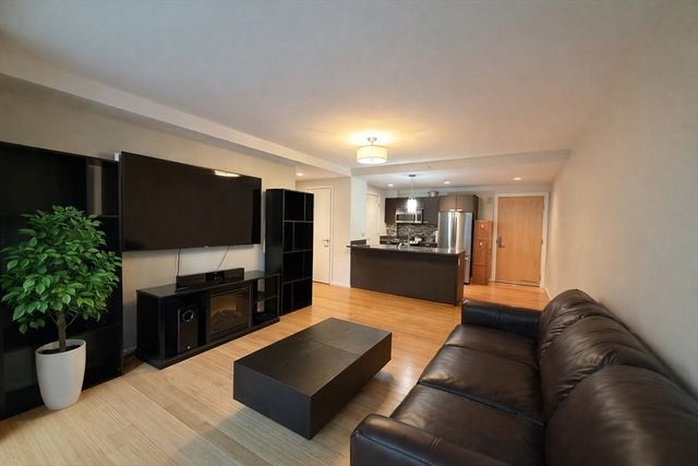 2 Earhart 202, Cambridge, MA 02141