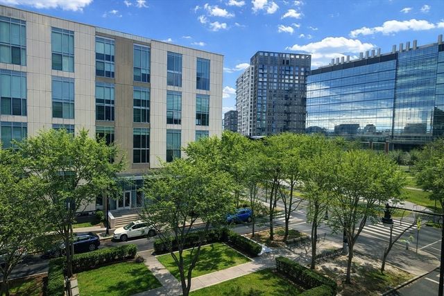 2 Earhart 202, Cambridge, MA 02141