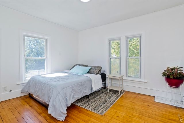 16 Charles St, Holyoke, MA 01040