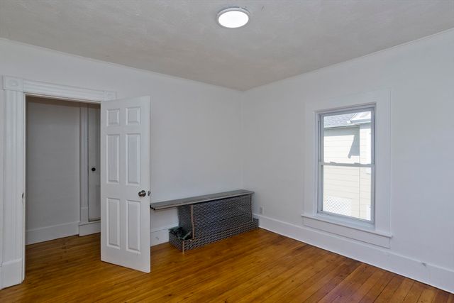 16 Charles St, Holyoke, MA 01040
