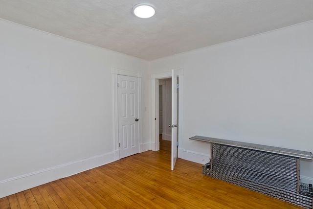 16 Charles St, Holyoke, MA 01040