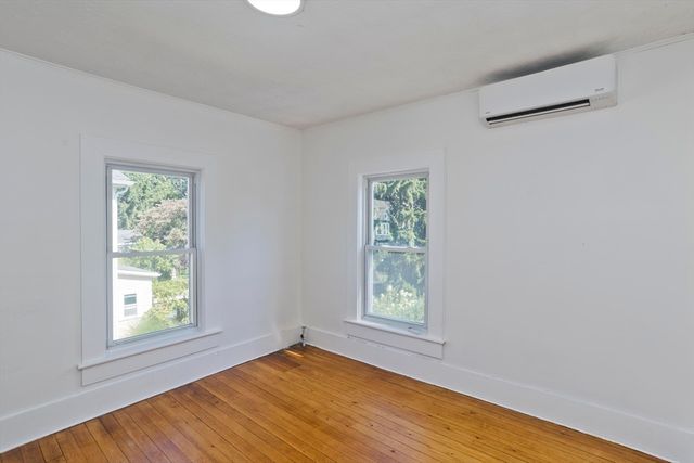 16 Charles St, Holyoke, MA 01040