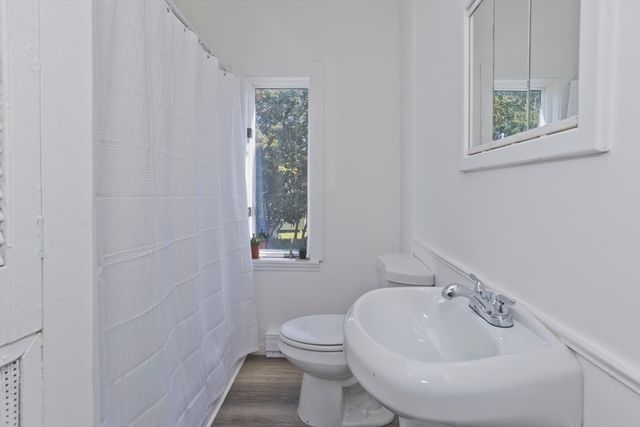 16 Charles St, Holyoke, MA 01040