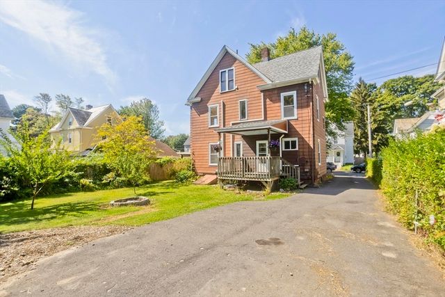 16 Charles St, Holyoke, MA 01040