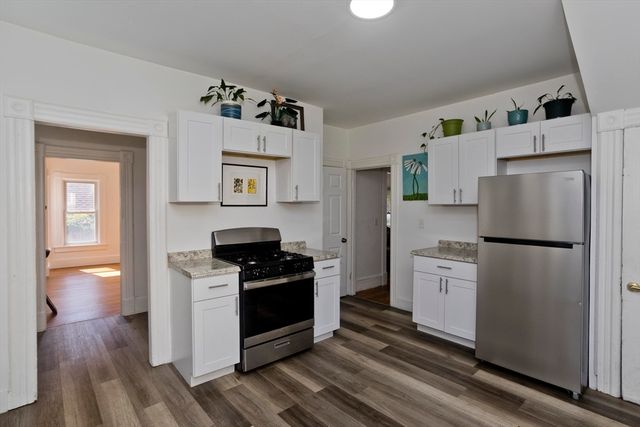 16 Charles St, Holyoke, MA 01040