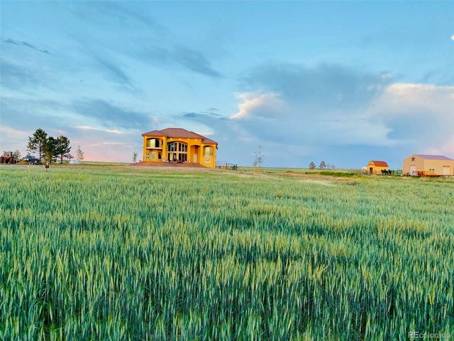 8505 Quail Run Rd, Watkins, CO 80137
