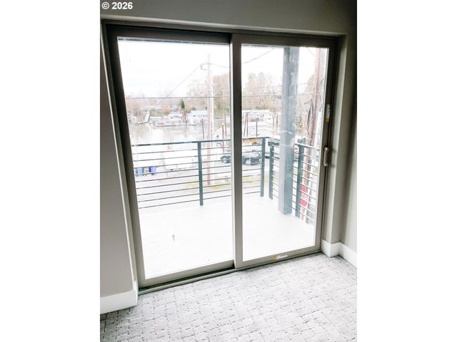 302 N BRIDGETON Rd, Portland, OR 97217