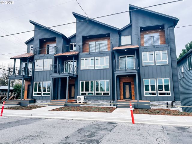 302 N BRIDGETON Rd, Portland, OR 97217