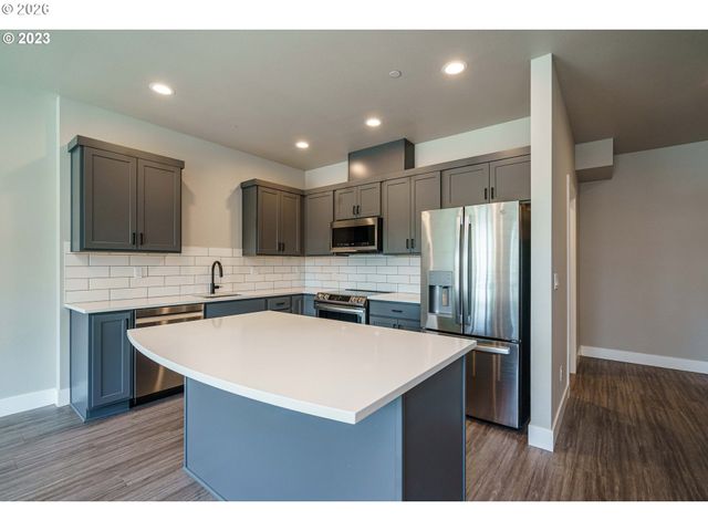 302 N BRIDGETON Rd, Portland, OR 97217