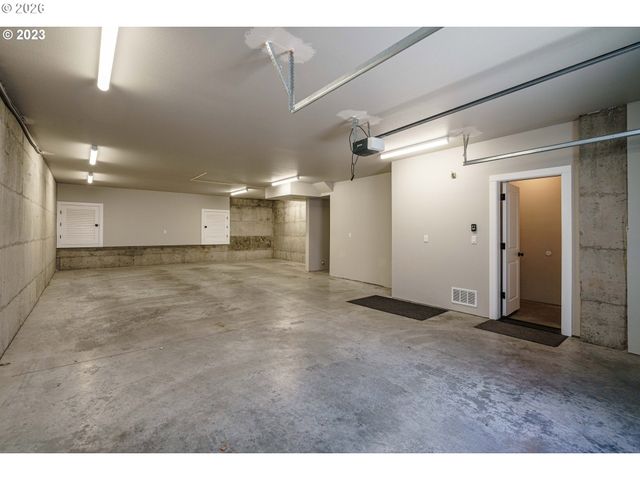 302 N BRIDGETON Rd, Portland, OR 97217