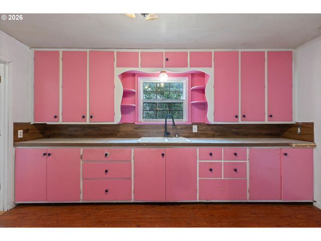 1035 Sw 15TH St, Lincoln City, OR 97367