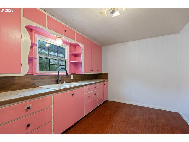 1035 Sw 15TH St, Lincoln City, OR 97367
