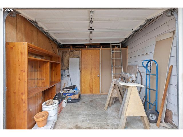 1035 Sw 15TH St, Lincoln City, OR 97367