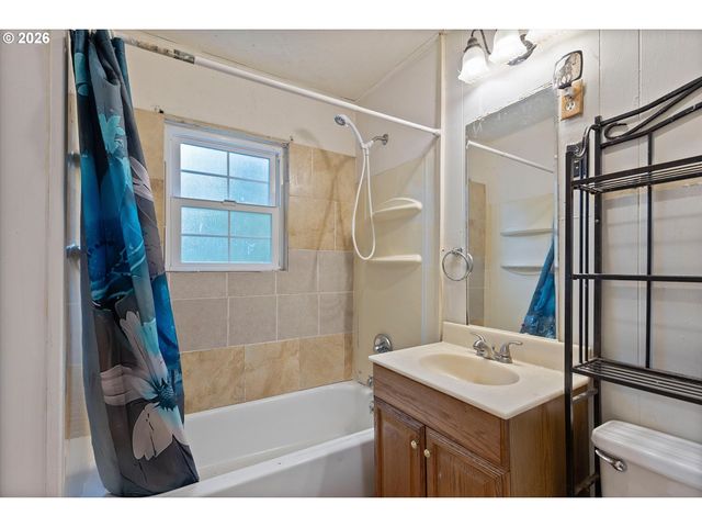 1035 Sw 15TH St, Lincoln City, OR 97367